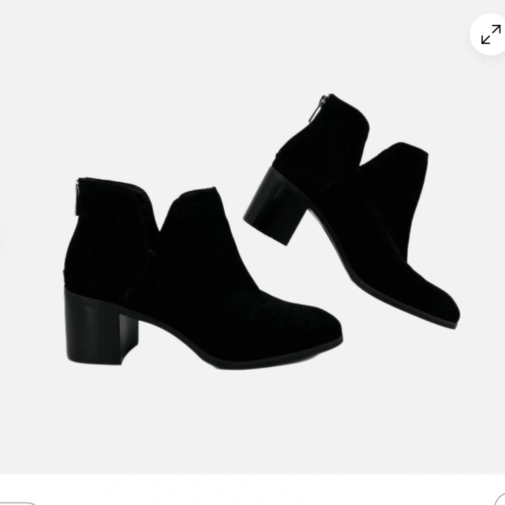 Enzo Angiolini black ankle bootie, 8.5,  G1283 - Picture 2 of 9